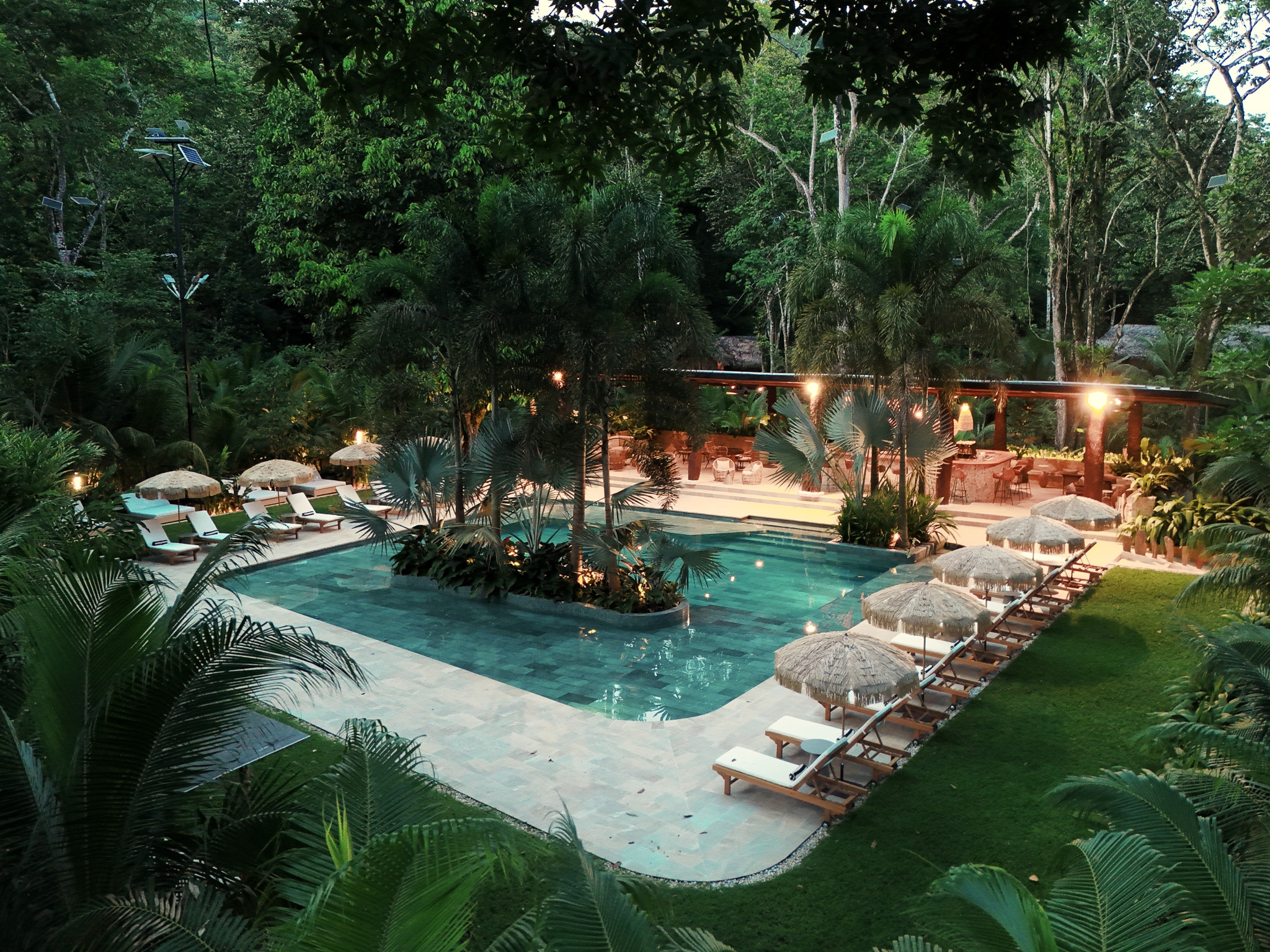 Isla Clara Hero Background